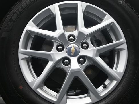 Used 2023 Chevrolet Equinox LS w/ LS Convenience Package FWD image 9
