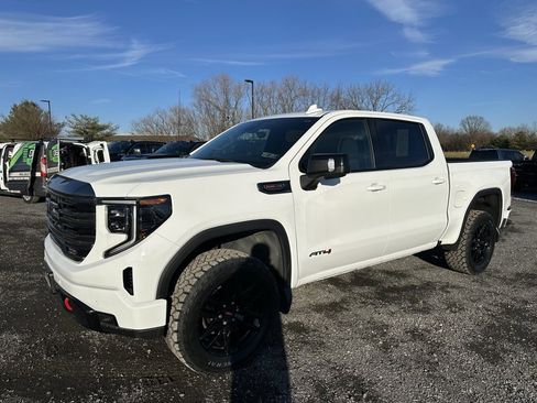Used 2024 GMC Sierra 1500 AT4 w/ Technology Package image 11