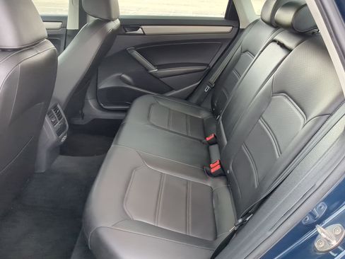 Used 2022 Volkswagen Passat 2.0T SE image 27