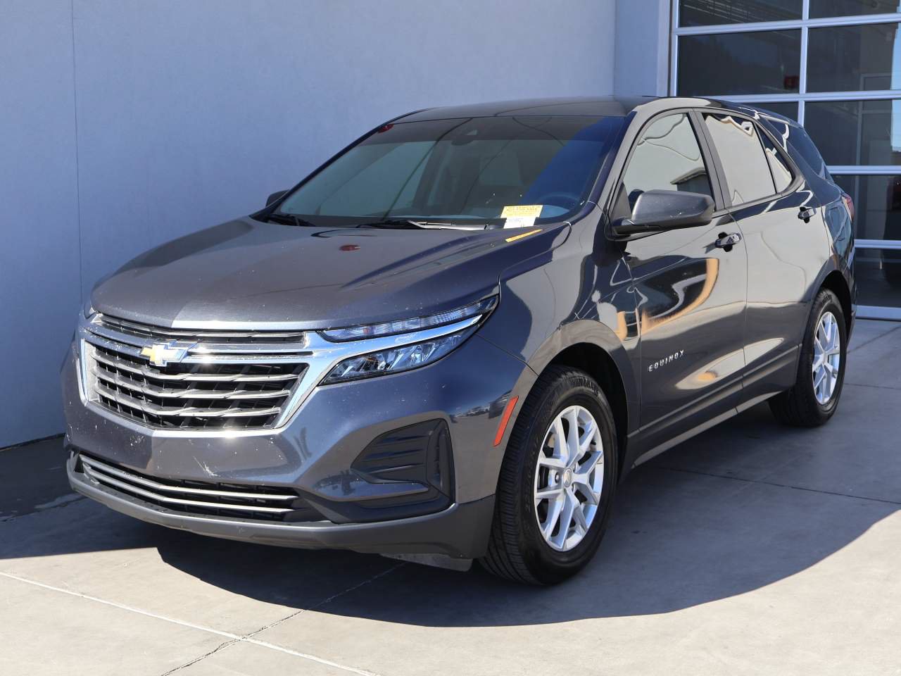 Used 2022 Chevrolet Equinox LS w/ LS Convenience Package FWD image 1