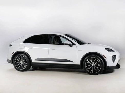 New 2026 Porsche Macan 4 Electric AWD/4WD image 8