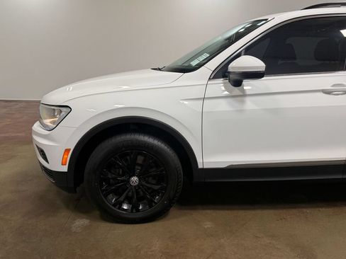 Used 2018 Volkswagen Tiguan SE w/ Panoramic Sunroof Package AWD/4WD image 38
