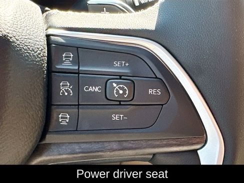 Used 2025 Jeep Grand Cherokee Limited AWD/4WD image 11