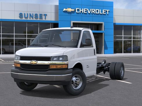 New 2026 Chevrolet Express 3500 w/ Power Convenience Package RWD image 6
