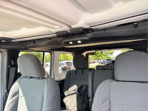 Used 2024 Jeep Wrangler Unlimited w/ Convenience Group AWD/4WD image 30