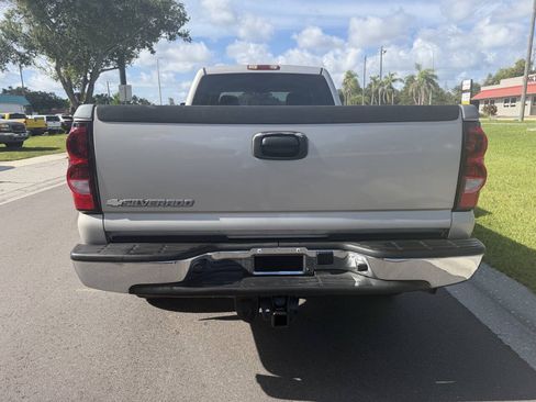 Used 2007 Chevrolet Silverado 2500 LT w/ Heavy-Duty Power Package AWD/4WD image 5
