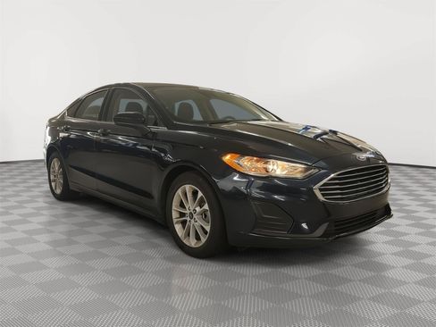 Used 2020 Ford Fusion SE FWD image 4