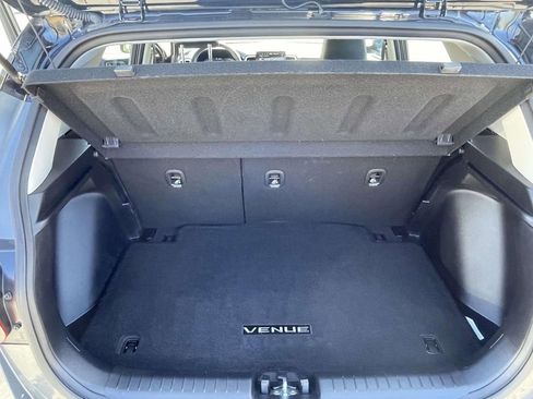 Used 2025 Hyundai Venue Limited image 11