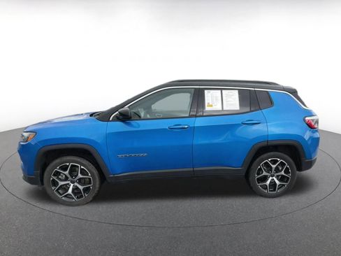 Used 2025 Jeep Compass Limited image 9