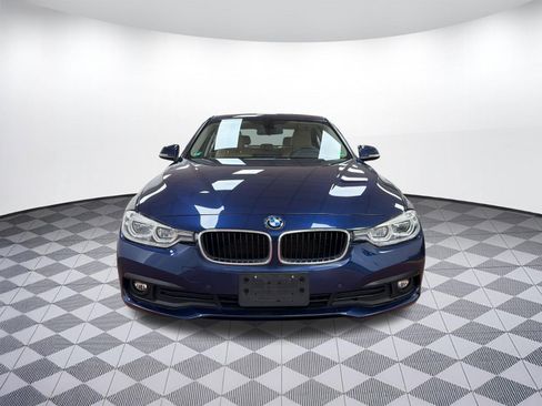 Used 2018 BMW 320i xDrive Sedan w/ Convenience Package AWD/4WD image 6