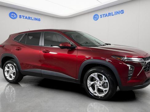 Certified 2024 Chevrolet Trax LS w/ LS Convenience Package FWD image 12