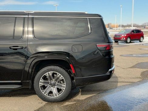 Used 2024 Jeep Wagoneer L Series II w/ Flexible Seating Group image 12