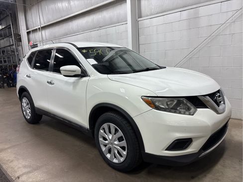 Used 2015 Nissan Rogue S image 2