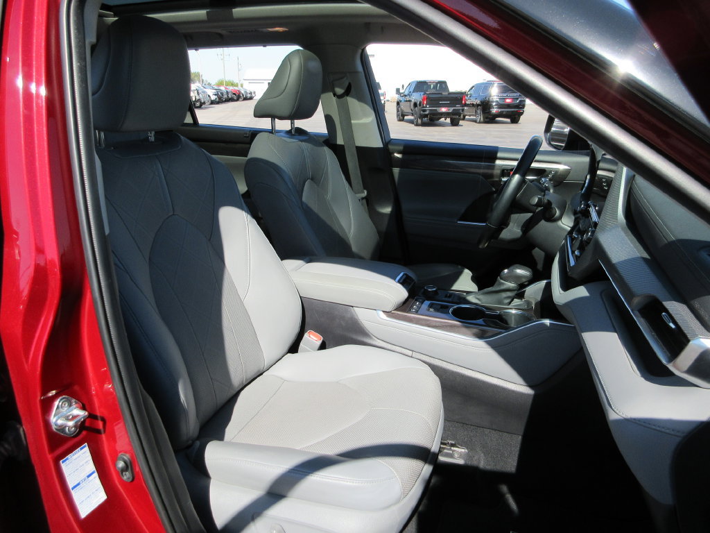 Used 2021 Toyota Highlander Platinum AWD/4WD image 22