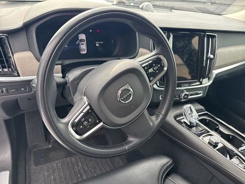 Used 2022 Volvo S90 T8 R-Design image 18