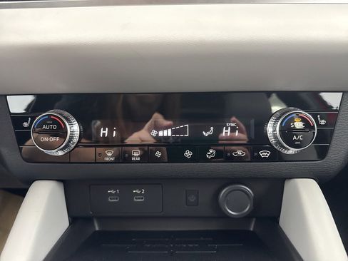 New 2025 Mitsubishi Outlander SE image 24