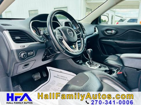Used 2016 Jeep Cherokee Trailhawk w/ Trailer Tow Group AWD/4WD image 12