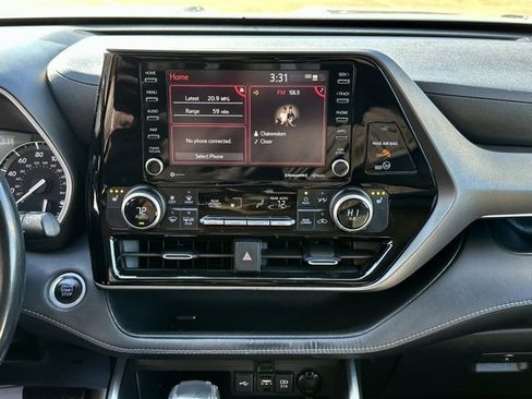 Used 2021 Toyota Highlander XLE image 26