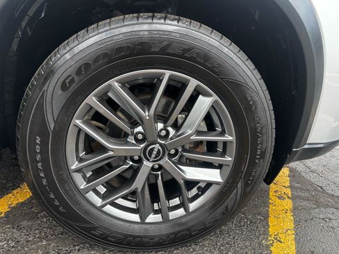 Used 2024 Nissan Rogue S AWD/4WD image 10
