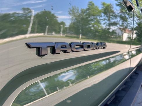 Used 2021 Toyota Tacoma SR5 w/ Trail Edition AWD/4WD image 13