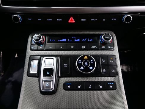 Certified 2023 Hyundai Palisade SEL w/ Winter Package AWD/4WD image 22