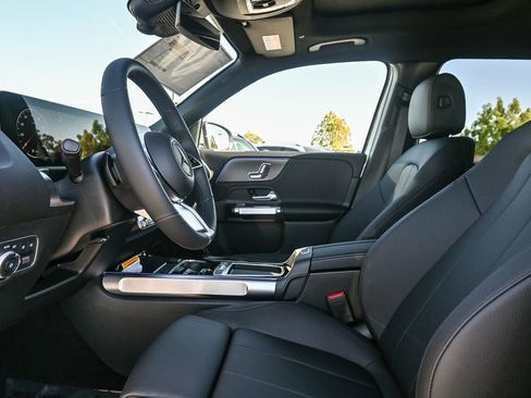New 2026 Mercedes-Benz GLB 250 image 15