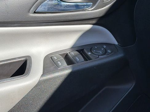 Used 2018 Chevrolet Equinox LS FWD image 22