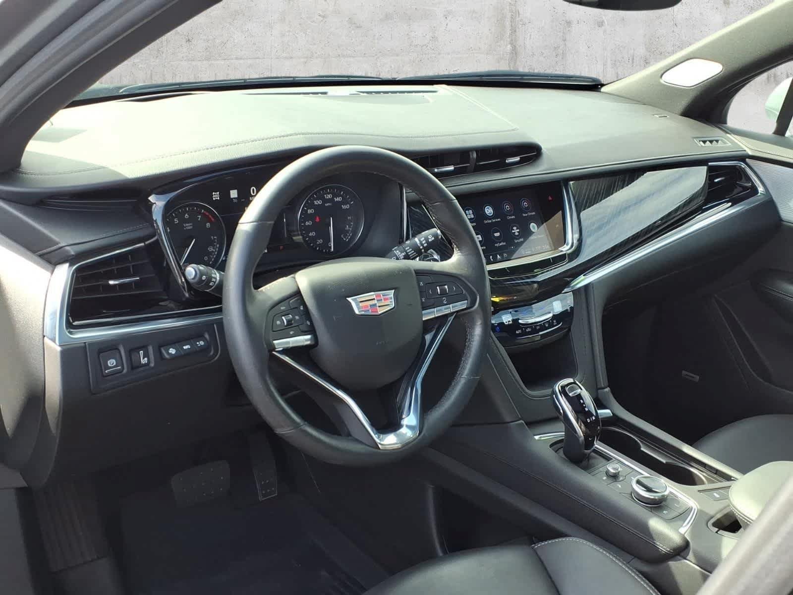 Used 2023 Cadillac XT6 Premium Luxury w/ Technology Package AWD/4WD image 5