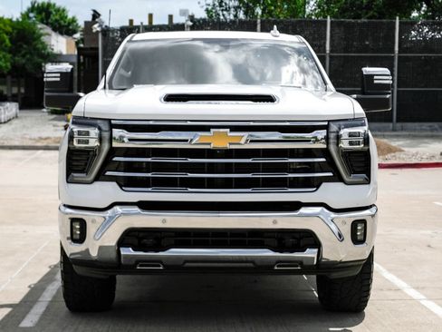 Used 2025 Chevrolet Silverado 2500 LTZ w/ LTZ Premium Package AWD/4WD image 5