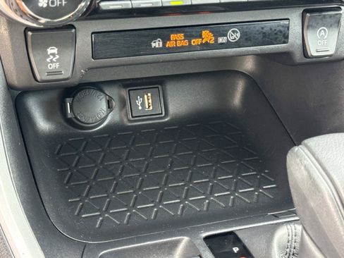 Used 2025 Toyota RAV4 XLE AWD/4WD image 26