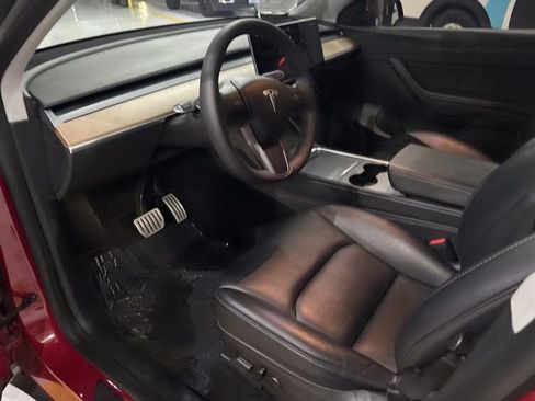 Used 2022 Tesla Model Y Performance image 16