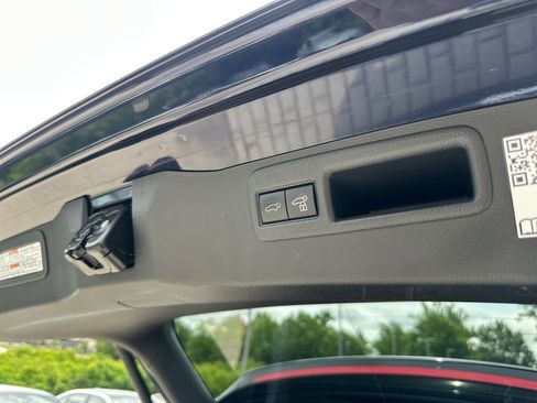 Used 2021 Toyota Venza XLE w/ Softex Package AWD/4WD image 8