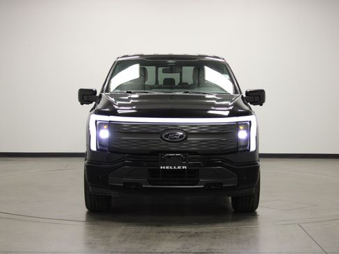 Used 2022 Ford F150 Lightning Lariat image 3