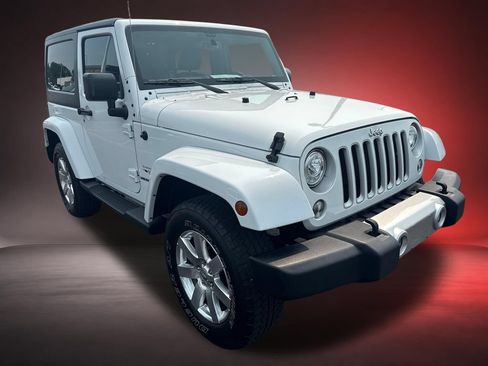 Used 2017 Jeep Wrangler Sahara w/ Connectivity Group AWD/4WD image 3