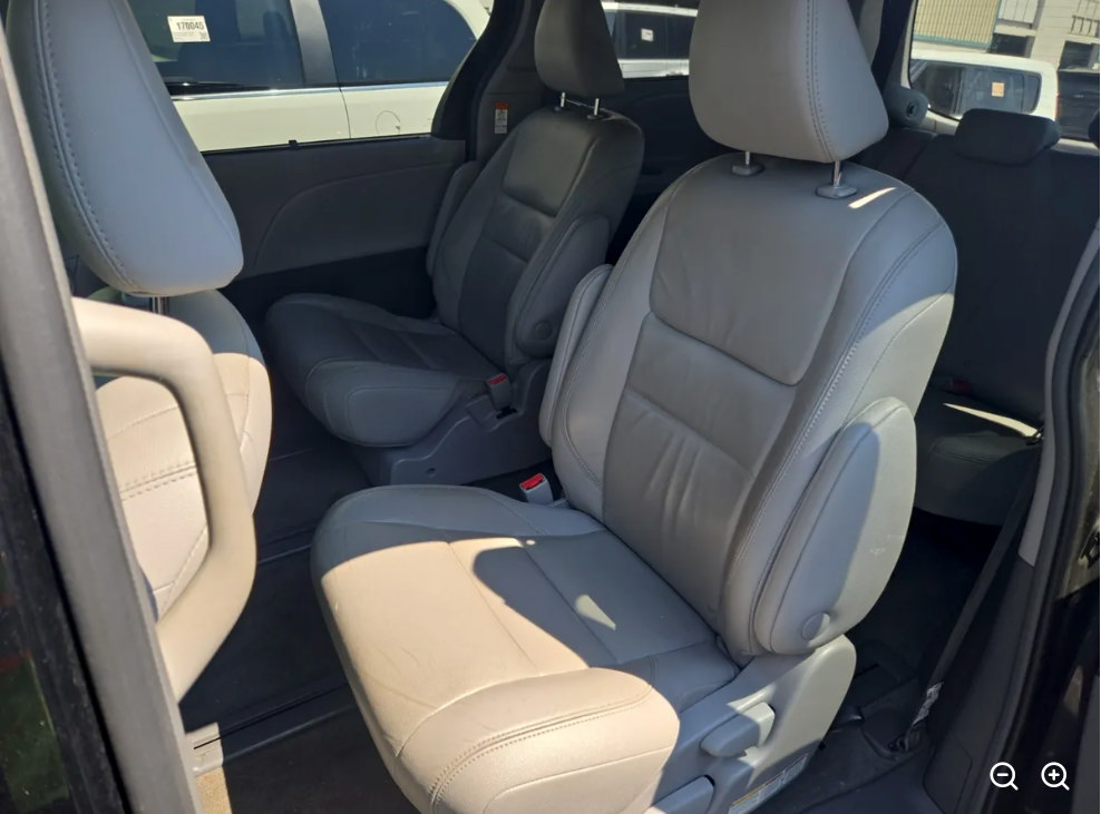 Used 2018 Toyota Sienna XLE Premium AWD/4WD image 9