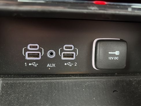 Used 2022 Jeep Grand Cherokee Limited w/ Luxury Tech Group II RWD image 18