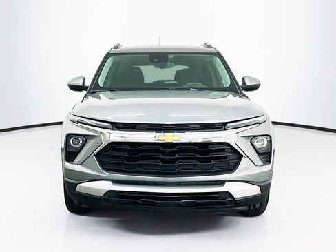 Used 2024 Chevrolet TrailBlazer LT AWD/4WD image 2