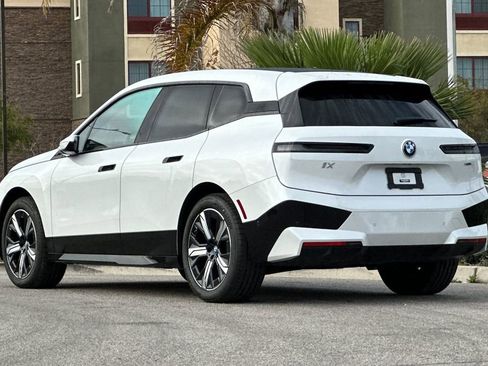 Used 2023 BMW iX xDrive50 w/ Sport Package image 5