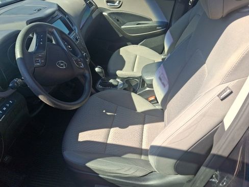 Used 2018 Hyundai Santa Fe SE image 8