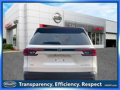 Used 2024 Toyota Grand Highlander XLE image 8