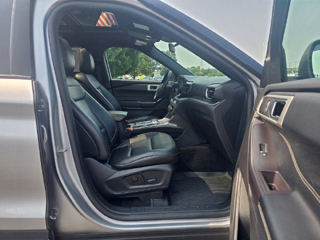 Used 2020 Ford Explorer XLT w/ Equipment Group 202A AWD/4WD image 19