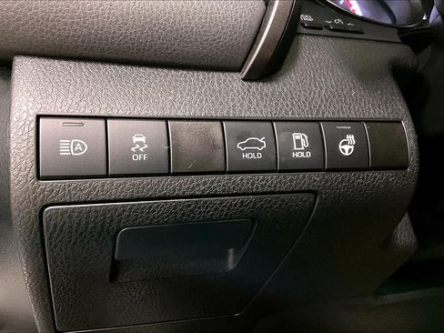 Used 2022 Toyota Camry SE w/ Cold Weather Package FWD image 34