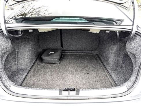 Used 2023 Volkswagen Jetta SE image 30