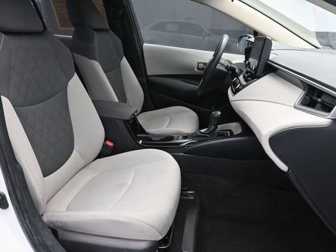 Used 2022 Toyota Corolla LE FWD image 32