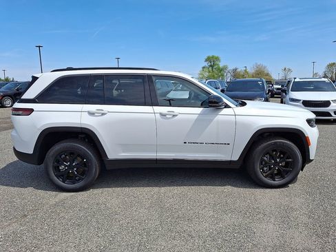 New 2026 Jeep Grand Cherokee Altitude AWD/4WD image 9