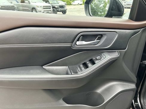 Certified 2023 Nissan Rogue SV w/ SV Premium B Package AWD/4WD image 19