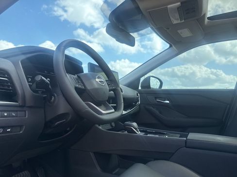 Certified 2025 Nissan Rogue SL w/ SL Premium Package image 39