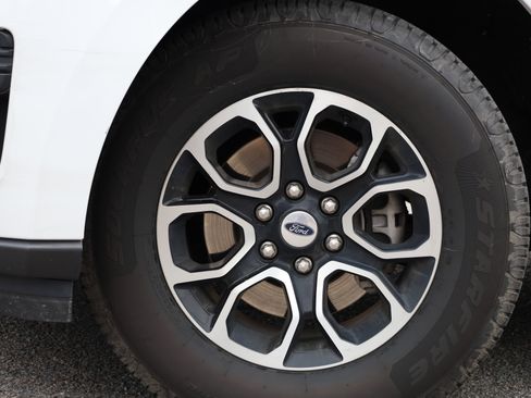 Used 2022 Ford Expedition XLT image 17