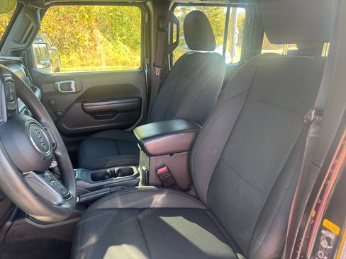 Used 2021 Jeep Wrangler Unlimited Sport image 9