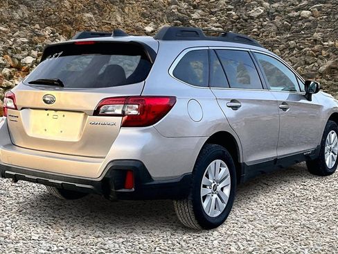 Used 2018 Subaru Outback 2.5i Premium image 2